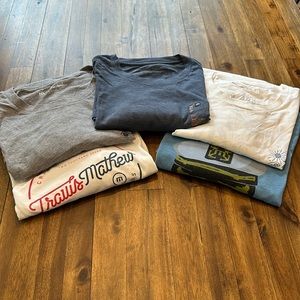 Travis Mathew T-shirt bundle size L